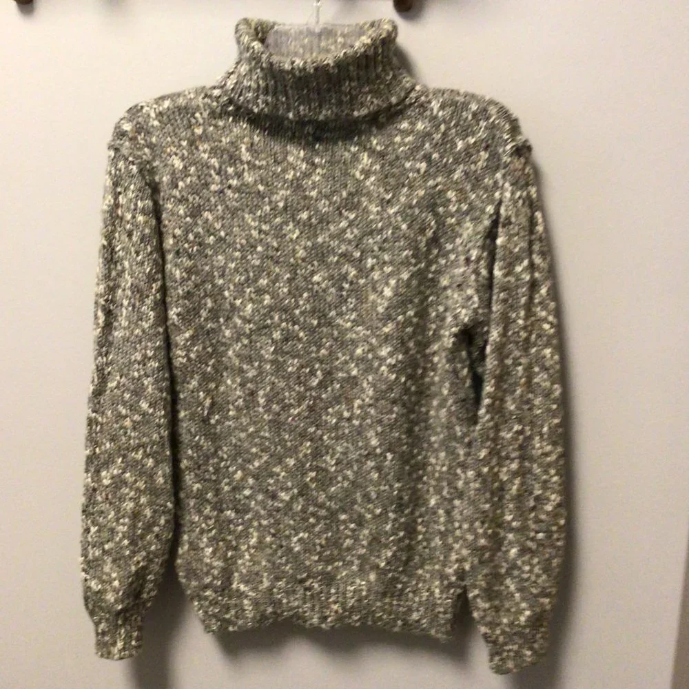 Illustrations - Vintage Gray Turtleneck Sweater with white, red, green, gold & p - Picture 5 of 7